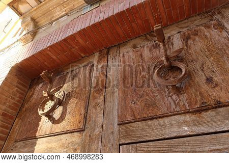 Biar, Alicante, Spain, January 14, 2023: Dragon-shaped Knockers On A Wooden Door In Biar, Alicante, 