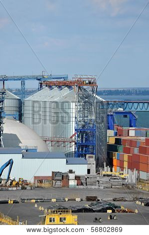 Cargo container, pipe and grain drayer in port