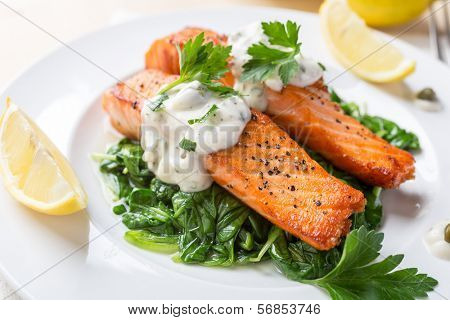 Grilled Salmon with Spinach, Tartare Cream and Lemon Wedges