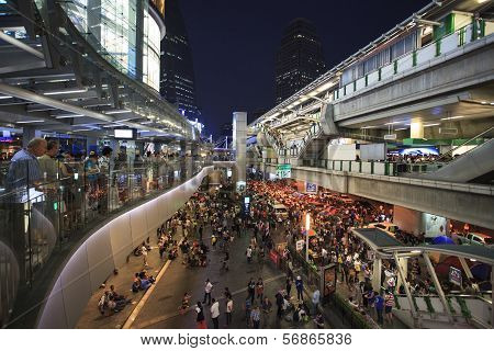 Bangkok Thailand-Jan13- thail government protester mobbing by sh