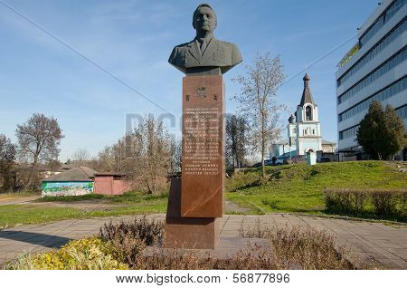 Monument To Great Aviator