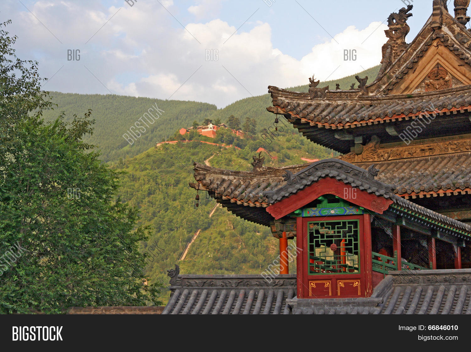He Roof Chinese Temple Image & Photo (Free Trial) | Bigstock