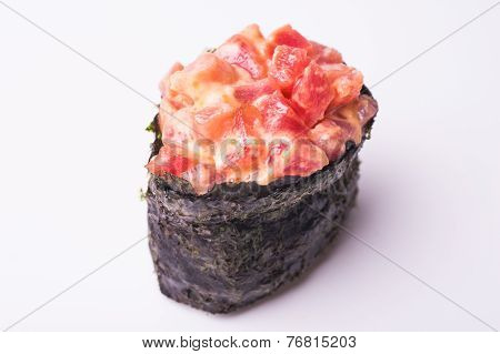 Salmon gunkan sushi