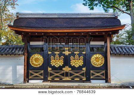 Karamon (Chinese Gate) at Sanpo-in Temple (Digoji's Subtemple) in Kyoto Japan