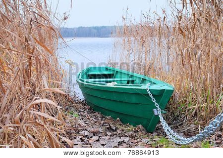 pair-oar boat at a berth