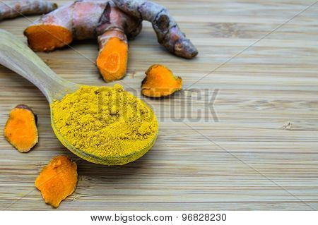 Turmeric Powder And Turmeric Root