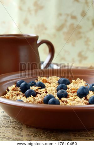 sana colazione di muesli con bacche fresche
