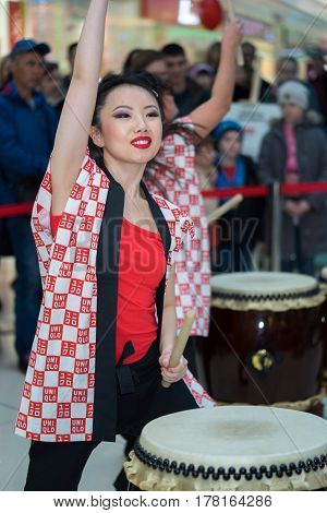 Moscow, Russia - March 25, 2017: Group Of Japanese Taiko Drummers Girls Perform In Kaleidoscope Shop