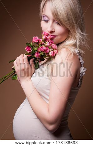 Photo portrait of a lovely young pregnant woman in a photo studio.