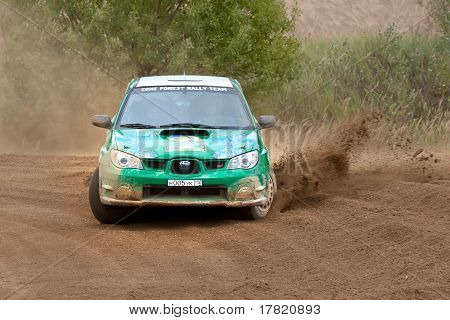 ROSTOV Rusko - září 05: Alexey Zotov jednotky během Rostov Velikiy ruské auto Subaru Impreza