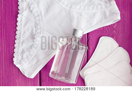 The set including the pads, lingerie and the soap dosator from above.