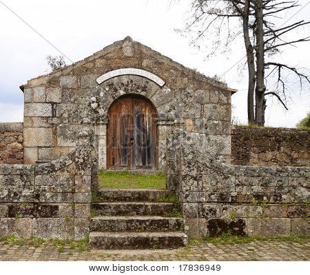 Oude romaanse gebouw