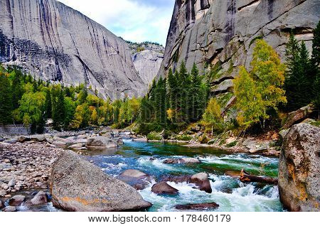 Xinjiang Cocoa sea,china , making it has rich scientific connotation and aesthetic significance. Geological heritage world is rare, constitute the Xinjiang Junggar mystery tour line dazzling a scenery line.