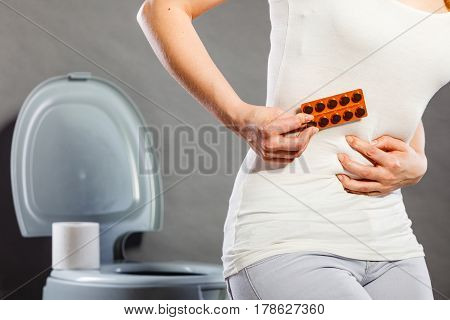 Woman Suffer From Belly Pain Holds Pills In Toilet
