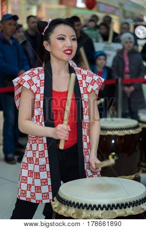 Moscow, Russia - March 25, 2017: Group Of Japanese Taiko Drummers Girls Perform In Kaleidoscope Shop