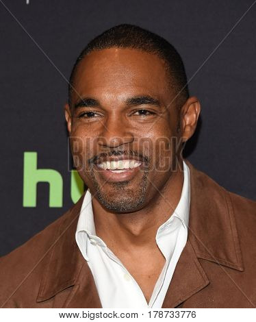 LOS ANGELES - MAR 19:  Jason George arrives for the PaleyFest 2017-Grey's Anatomy on March 19, 2017 in Hollywood, CA                