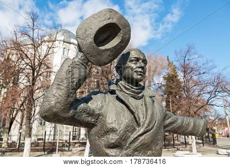 SAMARA RUSSIA - MARCH 25 2017: Bronze monument of Yuriy Detochkin the protagonist of the Soviet film comedy 