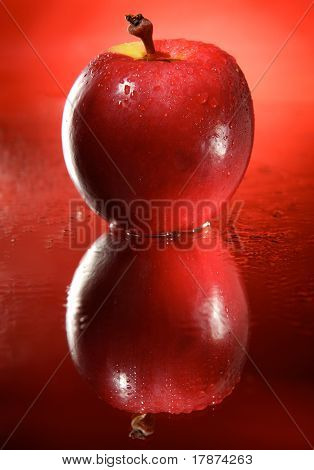 ein roter Apfel