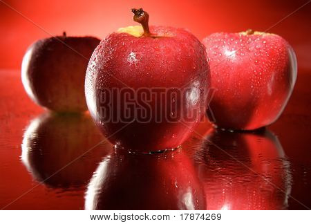 drei rote Äpfel-team