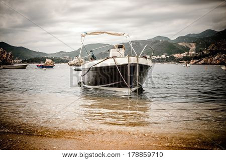 Naves in Bay Milocer regionis Мontenegro,Adriatic .