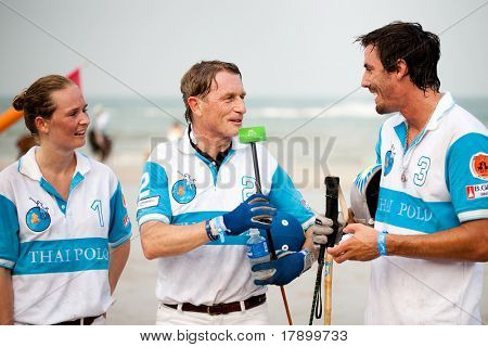 HUA HIN - 9. dubna: zleva doprava - C. Link, H. Link, Agustin Martinez. Vítězové z asijských Beach 