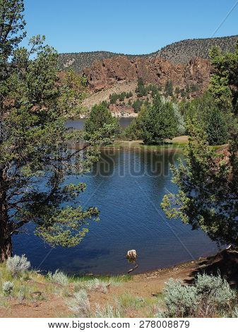 The Beautiful Waters Of Prineville Reservoir In Central Oregon On A Beautiful Sunny Day.