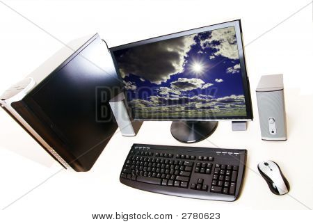 Computador Pc desktop no fundo branco