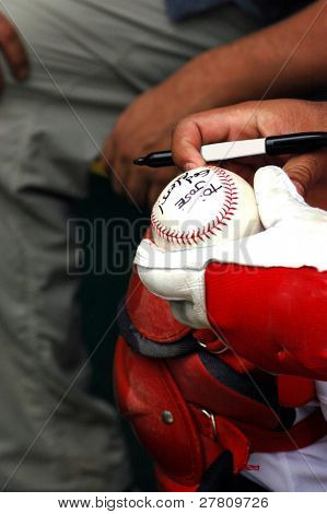 Professianl ball player signs an autograph
