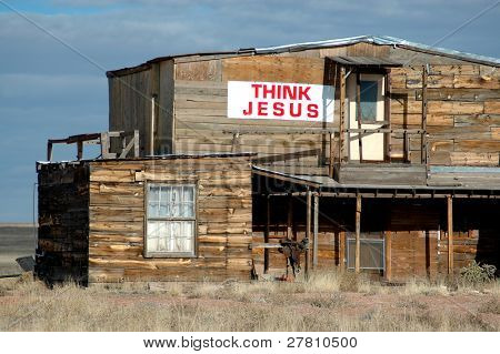 Arizonan autiomaassa homestead pitkin reittiä 40 / US 66 kehotukset travlers Jeesukselle