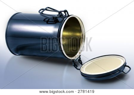 Tin Can valkoinen eristetty
