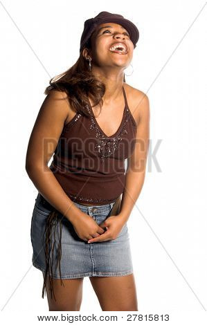 Sexig innerstaden afroamerikanska kvinna i en denim kjol och Stickad mössa