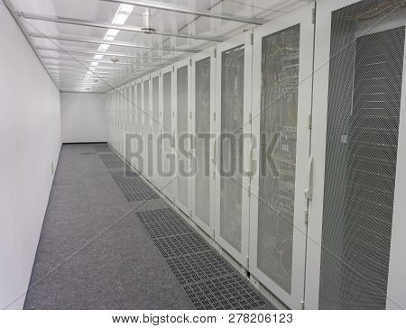Data Center Serverrack Network Hub And Switch