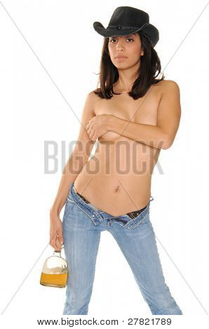 สาว shirtless ในกางเกงยีนส์และหมวกคาวบอยกับขวดเตกีลา