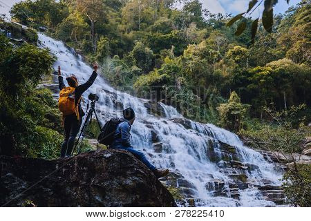 Asian Couple Travel Nature. Travel Relax. Stand Landscapes Natural Touch Stand To See Beautiful Wate