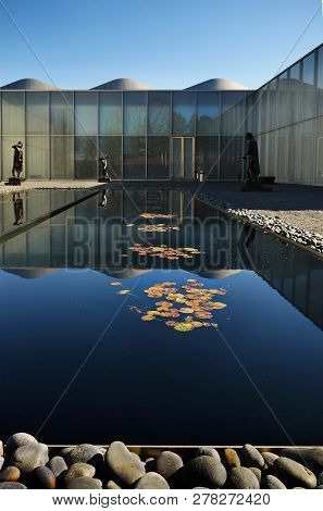 Raleigh,nc/usa - 1-11-2019: View Of The Exterior Of The North Carolina Museum Of Art And The Rodin S