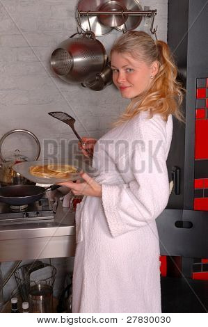 dívka v kuchyni