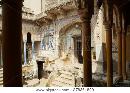 Mandawa, India - March 31, 2007: Interior Yard Of The Haveli In Mandawa, India. Snehi Ram Ladia Have