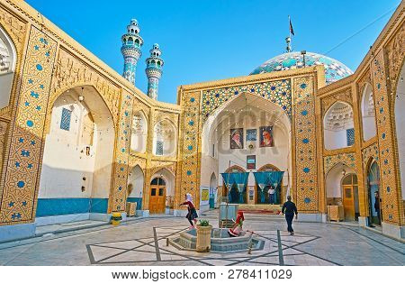 Yazd, Iran - October 18, 2017: Courtyard Of Imam Zadeh Jafar Shrine With Ablution Fountain, Walls, D