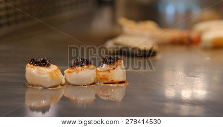 Cooking Teppanyaki in restaurant with scallop