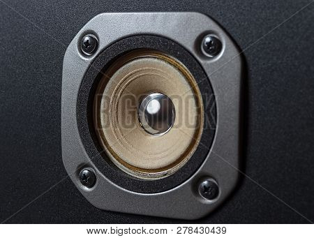 High Quality Loudspeakers.hifi Sound System In Shop For Sound Recording Studio.professional Hi-fi Ca