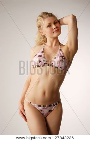 mujer en bikini