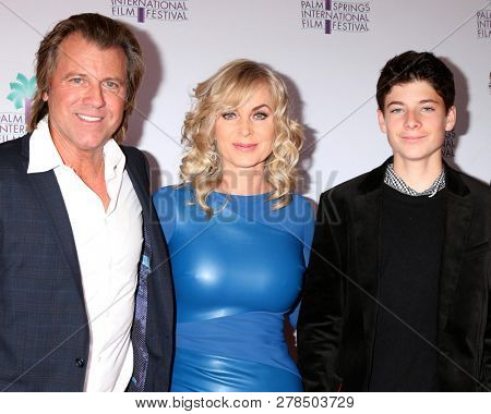 PALM SPRINGS - JAN 11:  Vincent Van Patten, Eileen Davidson, Jesse Van Patten at the 
