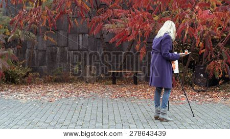 The Young Girl Paints A Picture In The Autumn Park