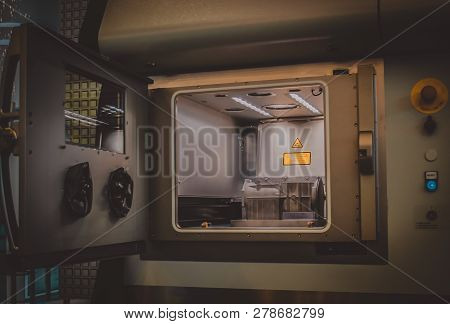Model With Supports Created In Laser Sintering Machine Stays In