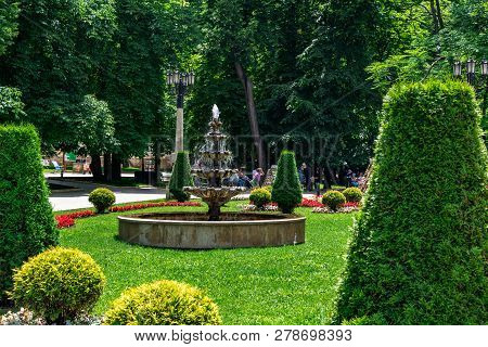 Kislovodsk Russia - July 2018:a Large Beautiful Flowerbed In The Resort Park And One Of The Attracti