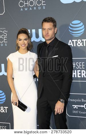 LOS ANGELES - JAN 13:  Chrishell Stause Hartley, Justin Hartley at the Critics Choice Awards  at the Barker Hanger on January 13, 2019 in Santa Monica, CA