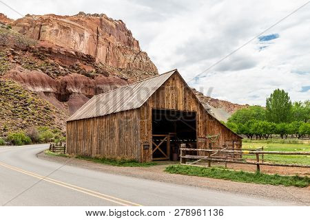 Pendleton-jorgenson-gifford Barn In Capital Reef National Park, Utah