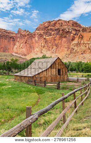 Pendleton-jorgenson-gifford Barn In Capital Reef National Park, Utah
