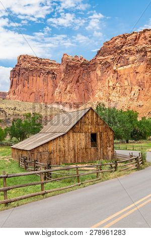 Pendleton-jorgenson-gifford Barn In Capital Reef National Park, Utah
