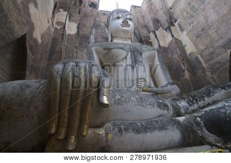 Low Angle View Of The Buddha In The Wat Si Chum